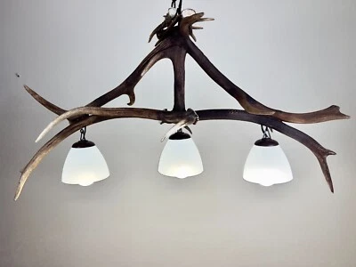 Real Antler Chandelier 3 light bulbs - Image 1 of 4