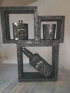 Jack Daniels- Geschenkset. 1 Flasche , 1 Glas , 1 Flachmann & 1 Regal . Selfmade