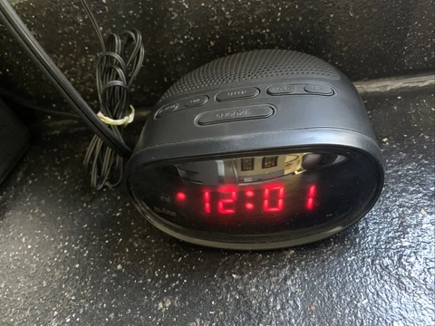 VTG RCA.~AM/FM Radio ,digital compact alarm clock with battery back up Cover