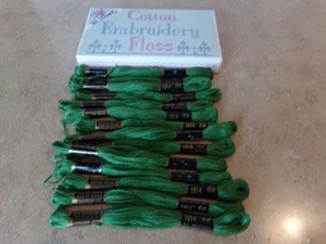 14 VINTAGE STAR SIX STRAND COTTON AMERICAN THREAD FLOSS /BOX HUNTER GREEN #1014 - Picture 1 of 3