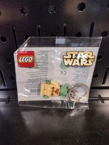 LEGO 4128796 3947 Yoda Keychain Unopened Starwars - Picture 1 of 4