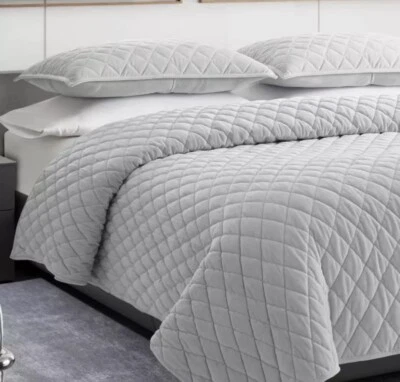 VERA WANG King Quilt Set (3-Piece) Plush Microfiber Diamond Velvet Solid Gray - Image 1 of 4