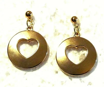 Aretes de oro centro abierto con corazón sin níquel Foto 1 de 2