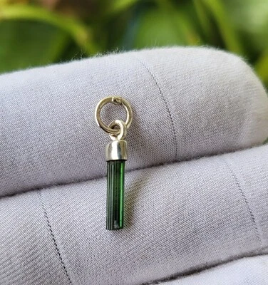 Colgante de plata de ley 925 con piedras preciosas de turmalina cruda verde, regalo para ella Foto 1 de 3