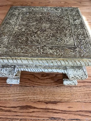 Banco de madera marroquí ornamentado soporte para plantas Foto 1 de 4