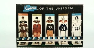 Postal vintage de uniformes de evolución del salón de la fama del fútbol profesional 1977 - Imagen 1 de 2