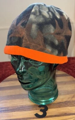 REVERSIBLE CAMO & BLAZE ORANGE BEANIE!  GENTLY PREOWNED,  VGC.    3 - Image 1 of 4