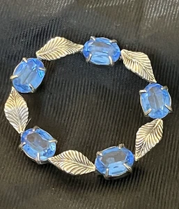 VIntage Sterling WRE WE Richards Wreath Brooch Pin Leaves & Blue Rhinestones - Picture 1 of 8