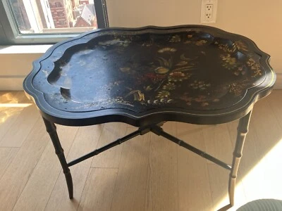 Bandeja Toalla Floral Festoneada Sobre Soporte Personalizado Inglés c. 1850 Foto 1 de 4