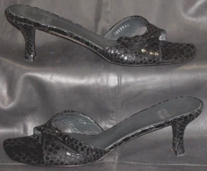 Stuart Weitzman Damen schwarz Schlangenmuster Leder Pantoletten Sandalen Schuhe Gr. 8 1/2M - Bild 1 von 6