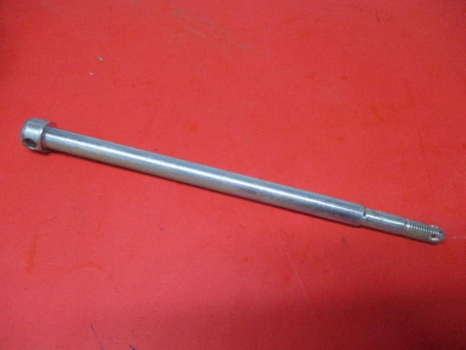 EJE TRASERO NUEVO OEM ORIGINAL SUZUKI TC120 TS90 TC90 64711-07611 Foto 1 de 1