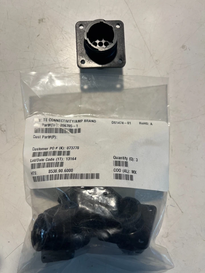 Amp 206705-1, 9 Pin Receptacle Panel Mount Shell Size 13, - Image 1 of 1