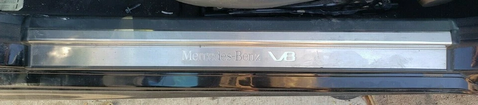 1998-00-01-02-2003 MERCEDES-BENZ CLK 55 AMG TYPE 208 V8  DRIVER DOOR SILL PLATE - Imagem 1 de 1