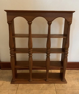 "Estante de pared de madera vintage con arcos y husillos, 12 espacios, 19Lx23""H, 6 lb" Foto 1 de 4