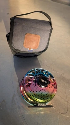 Carrete de pesca con mosca arco iris Abel Rove 5/7 Foto 1 de 2