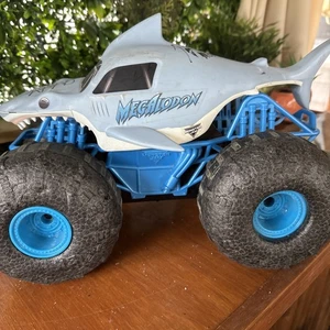 Monster Jam Megadon Electric Bug Tire Shark Car (NO REMOTE) RC Truck SIGNED - Picture 1 of 6