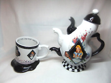 Disney Disneyland Paris Alice In Wonderland Mad Hatters Teapot Tea Pot & Mug Set