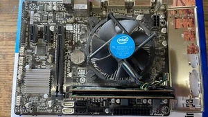 Carte mère Gigabyte GA-H81M-D2W Intel I3-4170 4,00 Go de mémoire, lire - Photo 1/4