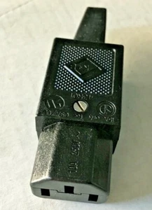 Auslauf VDE Steckverbinder Weiblich IEC C13 Bulgin Gerade, 10A, 250 V C. A. Plug - Bild 1 von 1