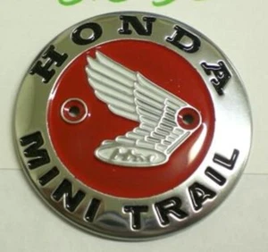 STEEL EMBLEM, R FUEL TANK 87121-045-670 Z50AK0 Z50AK1 (263Z) - Picture 1 of 1