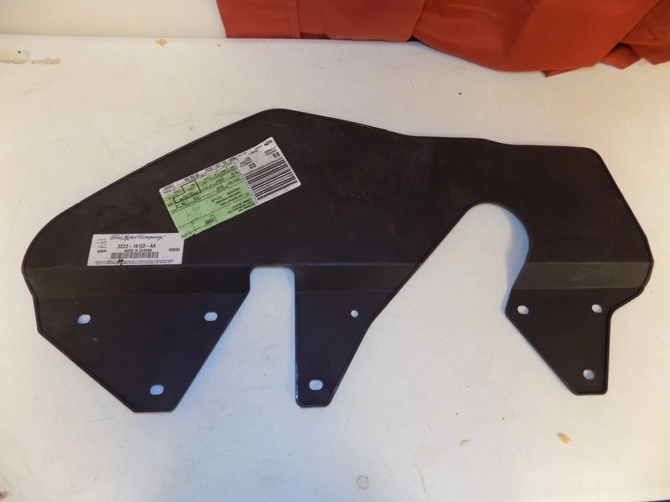 Nuevo protector contra salpicaduras de guardabarros Ford Econoline E-150 1997-2007 fabricante de equipos originales  Foto 1 de 1