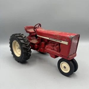 ERTL International Harvester Red Die-cast Toy Farm Tractor Dyersville USA - Picture 1 of 7