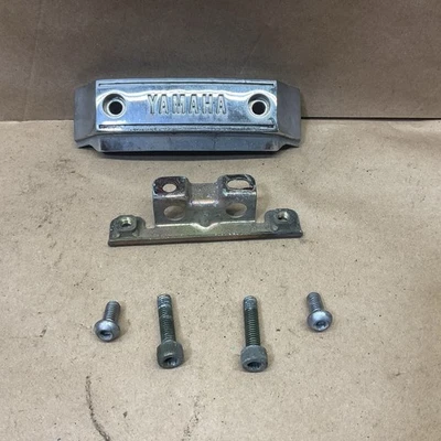 Yamaha Virago 1100 - Emblema Yamaha - Horquilla montada debajo de manillar Foto 1 de 4