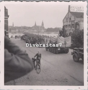 Foto, Über die Kriegs Brücke in Nijmegen, Holland 1940, D/46 - Bild 1 von 2