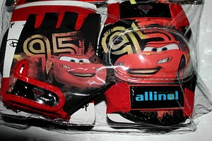 DISNEY CARS BICYCLE PROTECTION PACK PAIR OF GLOVES & PAIR OF KNEE PADS AGES 3+ - Picture 1 of 3