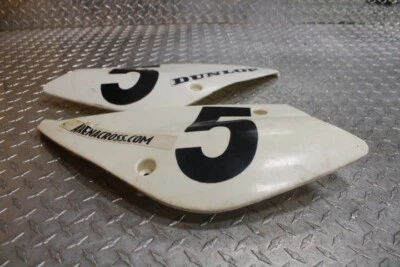 Kawasaki KX85 2002 OEM BLANCO IZQUIERDO DERECHO PANELES CARENADOS CONJUNTO CAPUCHAS Foto 1 de 4