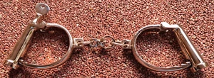 KUB 0122 Darby Handcuffs / Handschellen - Picture 1 of 2