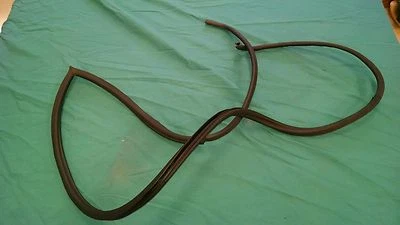 Porsche 924S RH Door Frame Weather Strip On the Body Foto 1 de 2