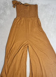 Free People Strand Homecoming Jumpsuit mit weitem Bein gesmokt in hellbraun neutral XS - Bild 1 von 10