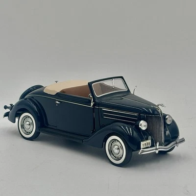 Danbury Mint 1936 Ford Deluxe Cabriolet Convertible 1:24 Diecast Model Car + Box - Image 1 of 4
