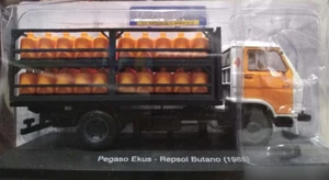 CAMIÓN PEGASO EKUS DE REPARTO DE BOMBONAS (BUTANO) 1988. ESC. 1:43. EN BLÍSTER. - Imagen 1 de 5