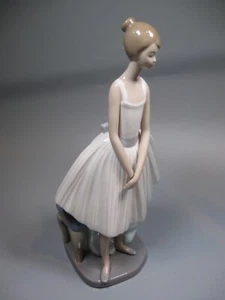 Lladro Nao Ballerina Figurine Daisa 1983 #377 Ballet Pose - Picture 1 of 5