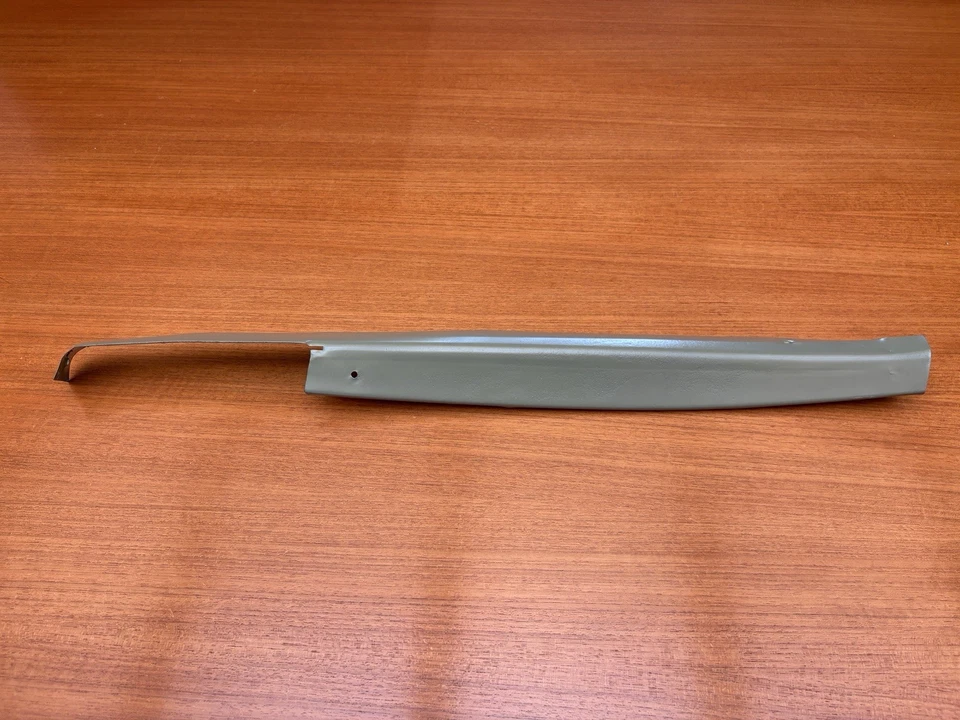 Carril de adorno lateral izquierdo Porsche 911 912 Targa, solo 1967 Foto 1 de 4