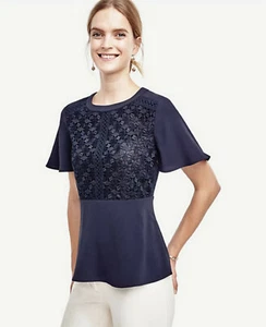 Ann Taylor Spitzen-Top mit Schößchen Marineblau Größe 4 - Bild 1 von 2