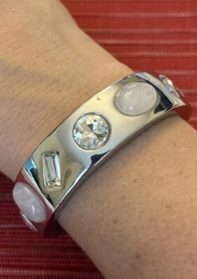 Brazalete elástico de cuarzo rosa mercado negro de la Casa Blanca tono plata “Navidad rosa” Foto 1 de 4