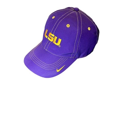 Gorra trasera con correa de golf LSU Tigers Nike NCAA púrpura y dorado Foto 1 de 4