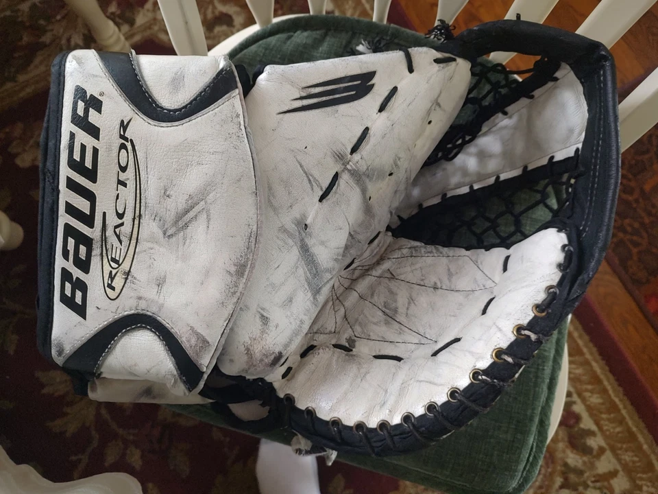 Bauer Reactor 4 Hockey Goalie Glove 2000's - Image 1 of 4