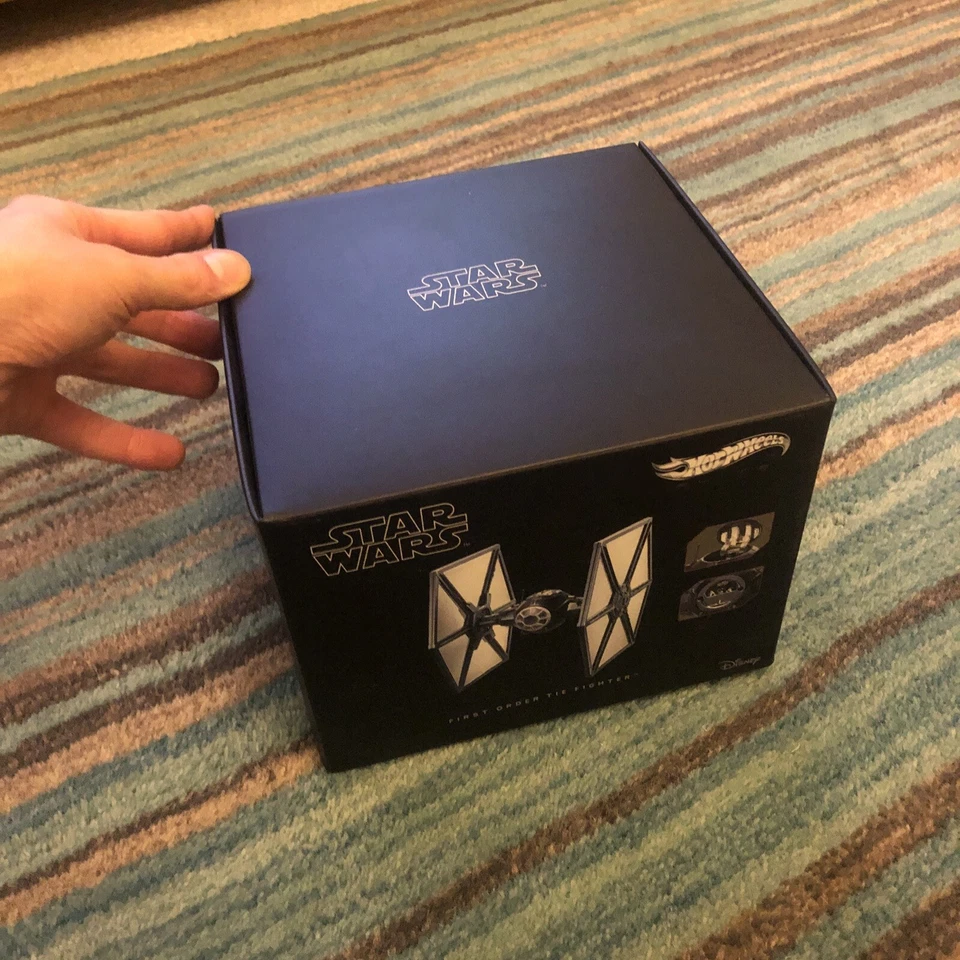  Hot Wheels Tie Fighter Elite в коробке Disney Star wars  - Изображение 1 из 4