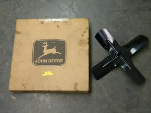 Fan Blade AM2840T NOS OEM for JD 420 430 & 435 - Bild 1 von 5