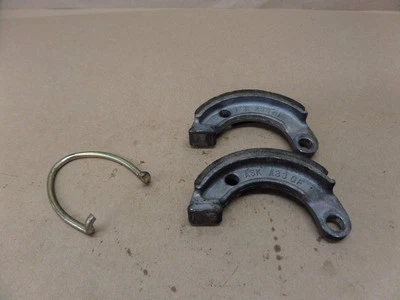 1985 HONDA GYRO S TG50 ЗАДНИЕ ТОРМОЗНЫЕ КОЛОДКИ КОЛОДКИ С ПРУЖИННЫМ ФИКСАТОРОМ ЗАЖИМ OEM - Изображение 1 из 4