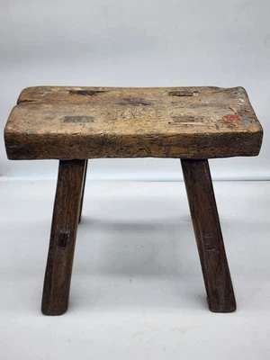 Antiguo taburete de ordeño de madera de 4 patas de 1800 rústico Foto 1 de 4