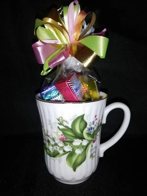 Tasse "Maiglöckchen" mit Moritz Eiskonfekt-Würfel   Geschenk für alle anlässe - Bild 1 von 4