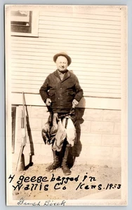 Cazador con gansos, escopeta, condado de Wallis, Kansas c 1933. Foto 3 x 5 - Imagen 1 de 3