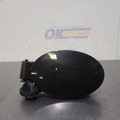 Maserati Levante SQ4 2020 Gransport puerta de llenado de combustible negra Foto 1 de 4