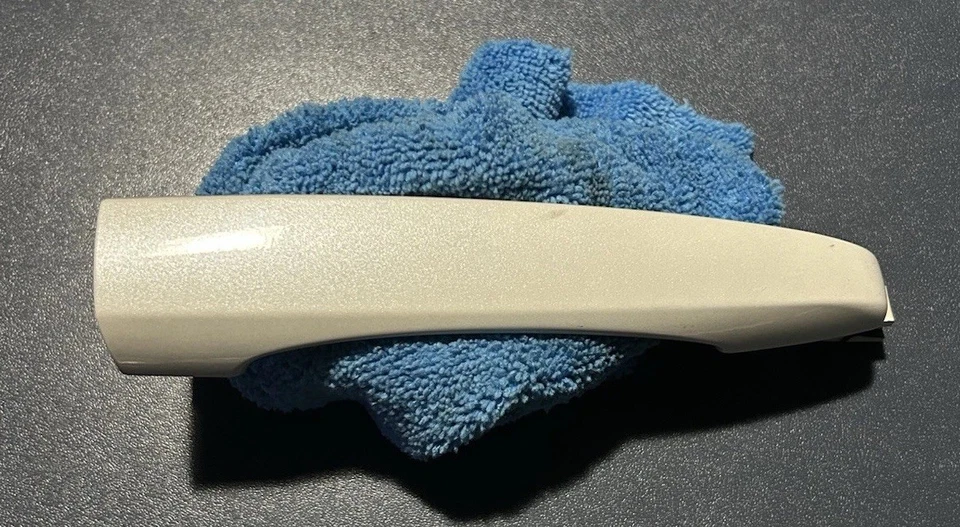 2008-2013 Cadillac CTS Passenger Rear Door Handle Pearl White W/Smaller Piece !! — 第 1/4 张图片
