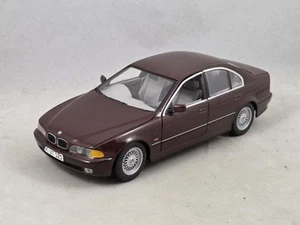 Manillar derecho Minichamps BMW 5er E39 5 Series 1:24 sin embalaje original sin caja color raro - Imagen 1 de 16
